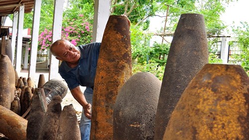 Bộ sưu tập bom giá hàng chục lượng vàng của ông lão 'khùng'