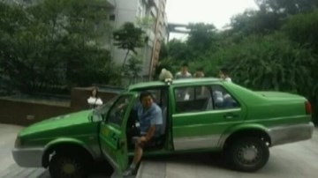 Khi lái xe taxi chọn đi đường tắt