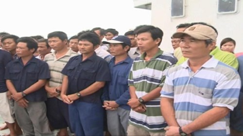 Vũng tàu: Đưa 32 ngư dân gặp nạn trên biển vào bờ an toàn