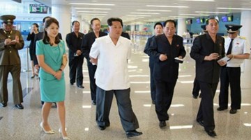 Kim Jong-un cùng vợ thị sát sân bay quốc tế mới