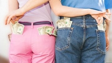 Có nên 'nộp' lương cho vợ?
