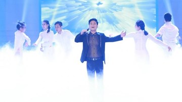 Giai điệu tự hào tháng 8: Đất nước tình yêu - Tấn Minh