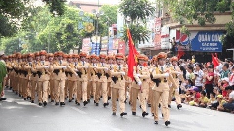 Xem lại hình ảnh đoàn diễu binh, diễu hành qua các tuyến phố (P1)