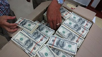 Cảnh giác thủ đoạn tiêu thụ đô la Mỹ giả