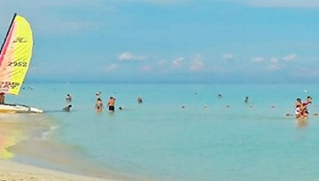 Cuba: người dân đổ xô đi nghỉ mát trước khi bị tăng giá