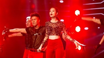 Giọng hát Việt - bán kết : Hoàng Thùy Linh ‘đốt cháy’ sân khấu The Voice