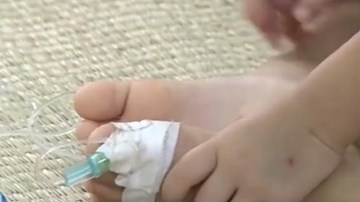 Bé 3 tuổi chống chọi với khối u bàng quang