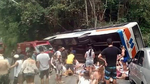 Brazil: Tai nạn xe bus thảm khốc, 55 người thương vong