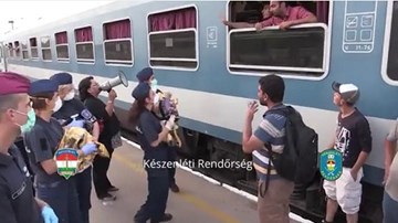 Người dân tị nạn từ chối thực phẩm từ cảnh sát Hungary