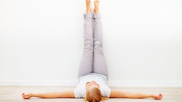 8 bài tập yoga giúp bạn ngủ ngon, giảm căng thẳng