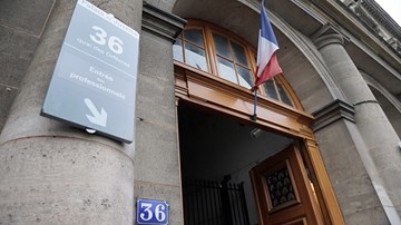 Cảnh sát Pháp bị tố cưỡng hiếp tập thể du khách