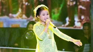 Giọng hát Việt nhí - Liveshow 1:   Bích Hạnh khiến Hồ Hoài Anh 'thán phục'