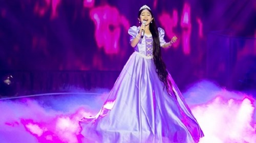 Giọng hát Việt nhí - Liveshow 1:  “Công chúa tóc mây” đốn tim khán giả với “I See The Light”