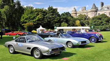 Chiêm ngưỡng dàn siêu xe tại cung điện Nữ hoàng Anh