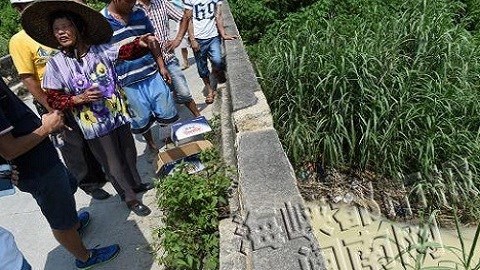 Mẹ ném con 2 tuổi xuống sông chỉ vì mâu thuẫn gia đình