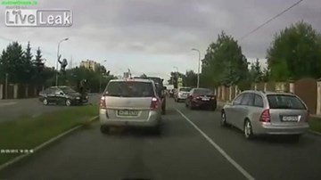 Tai nạn nghiêm trọng, 2 người đi xe máy bị hất tung