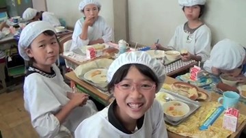 Những bài học tuyệt vời từ bữa trưa của học sinh Nhật