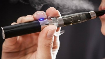 Nhập viện do hút thuốc lá điện tử