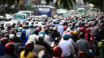 Người mắt kém dưới 4/10 không được lái xe máy