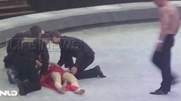 Đang nhào lộn, nữ nghệ sĩ xiếc rơi xuống đất từ độ cao 10m