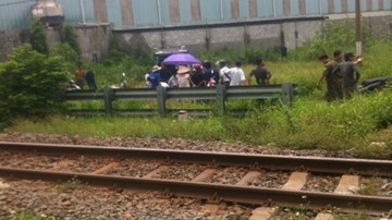 Lao đầu vào tàu hỏa đang chạy, người đàn ông chết thảm