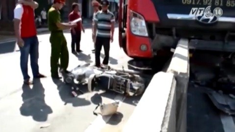 Xe khách đâm chết người ở Quảng Ngãi