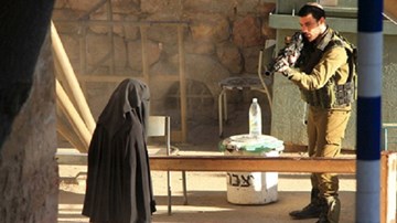 Lính Israel bắn chết thiếu nữ Palestine, bỏ mặc nạn nhân trên phố