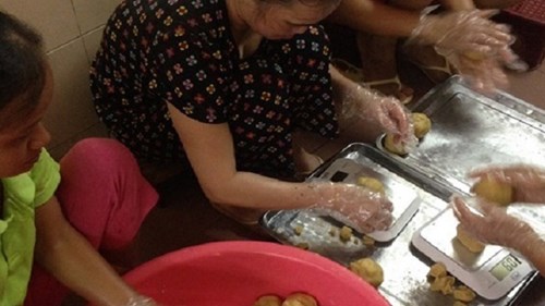 Hà Nội: Bánh Trung thu “đạt chuẩn VSATTP” dù... chưa có ruột