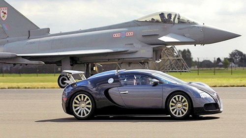 5 cuộc đua giữa siêu xe và máy bay chiến đấu