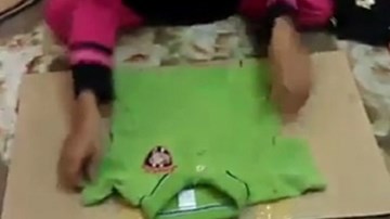 Mẹo gấp quần áo siêu nhanh, siêu đẹp