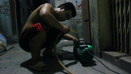 Hà Nội: Trắng đêm... “rình” nước sạch