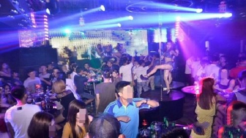 Đột kích quán bar, bắt 80 dân chơi đang “thác loạn”