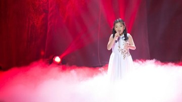 Giọng hát Việt nhí - Liveshow 4: Phương Khanh khiến khán giả 'nổi da gà' với Time to say goodbye