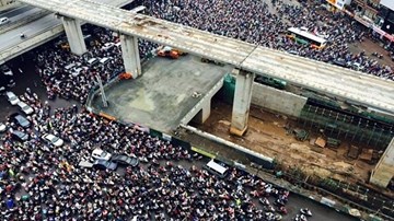 Trời mưa, đường Vành đai 3 kẹt cứng nhiều giờ