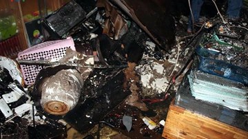 Cháy lớn thiêu rụi toàn bộ cửa hàng điện thoại ở TP HCM