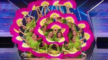 Màn múa quạt khiến cả nước Mỹ ngẩn ngơ