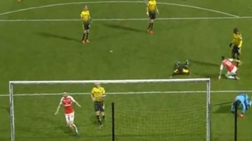 Sanchez ghi bàn đẹp mắt mở tỷ số cho Arsenal