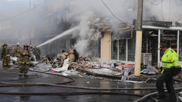 Máy bay lao xuống hiệu bánh ở Colombia, 5 người thiệt mạng