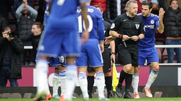 Đốn ngã đối thủ, Matic bị truất quyền thi đấu
