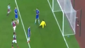 Andy Carroll đánh đầu hiểm hóc nâng tỷ số lên 2-1