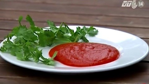 Kinh hãi tương ớt trôi nổi đầu độc con người