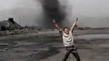 Nam thanh niên liều lĩnh 