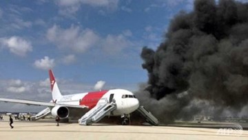 Máy bay bất ngờ phát hỏa, 15 hành khách bị thương