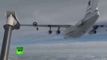 Cận cảnh tiếp nhiên liệu trên không cho máy bay chiến đấu Nga