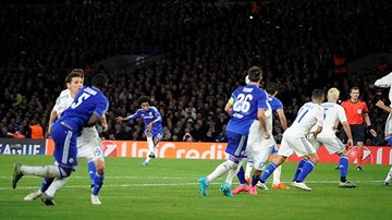 Chelsea 2-1 Dynamo Kiev: Willian đá phạt tuyệt hảo giải nguy cho Mourinho