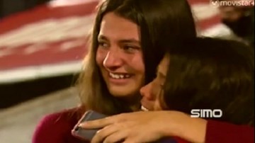 Fan nữ khóc nức nở khi được Neymar tặng quà