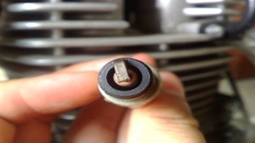 Cách kiểm tra và thay bugi xe máy