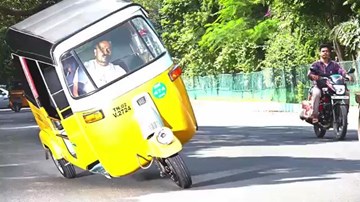 Lái tuk tuk cực siêu, lập kỷ lục Guiness