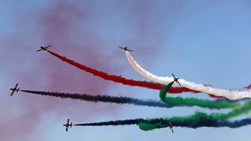 Chiến đấu cơ tung cánh tại triển lãm hàng không Dubai