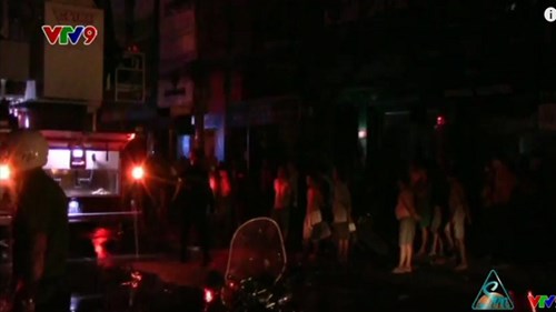 Studio áo cưới bất ngờ bốc cháy khiến nhiều người hoảng loạn